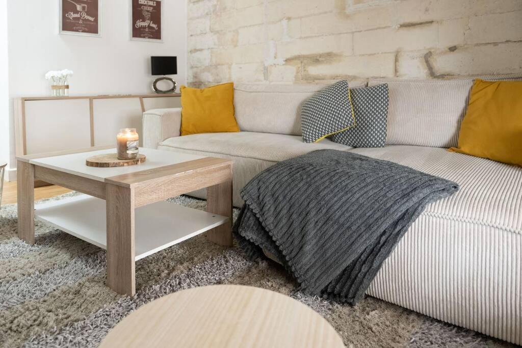 Magnifique T2 Avec Balcon Centre-Ville Cognac Exterior foto